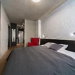 3 Storey With A Character And A Terrace 公寓 *