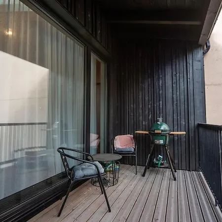 3 Storey With A Character And A Terrace 公寓 *
