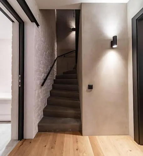 3 Storey With A Character And A Terrace 아파트 *