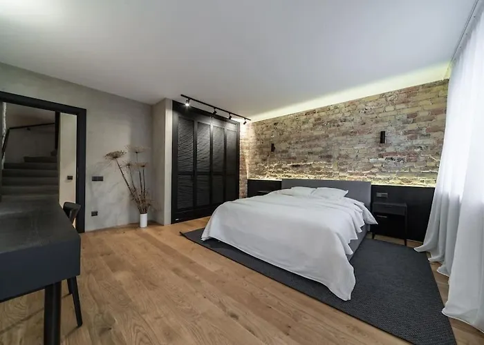 3 Storey With A Character And A Terrace 아파트