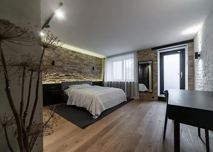 아파트 3 Storey With A Character And A Terrace *