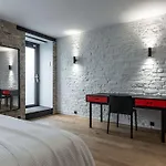 3 Storey With A Character And A Terrace דירה *